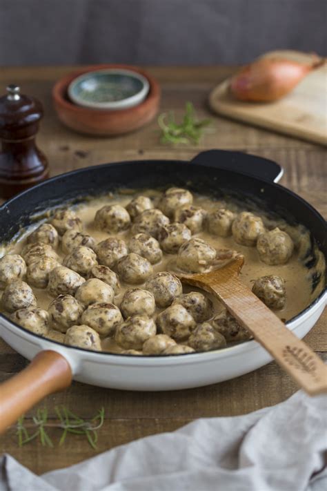 Easy Swedish meatballs in cream sauce • Electric Blue Food