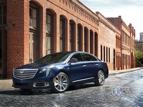 2018 Cadillac XTS Breaks Cover, Promises Greater Ride Comfort ...