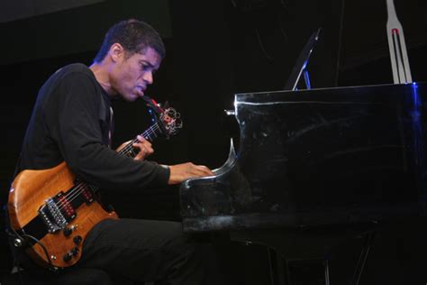 Jazz guitarist Stanley Jordan to perform in India | Radioandmusic.com