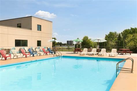 Travelodge Hotel Belleville (C̶$̶1̶0̶4̶) C$89 - UPDATED 2018 Prices, Reviews & Photos (Ontario ...