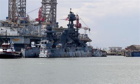 USS Texas arrives at Galveston dry dock | Local News | The Daily News