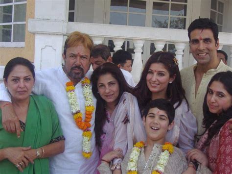 Rajesh Khanna, Dimple Kapadia,Twinkle Khanna, Akshay Kumar, Rinkie ...