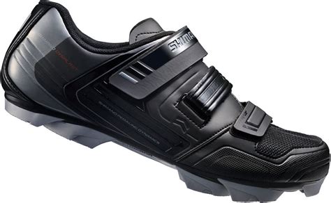 Tips For Picking The Best SPD Shoes For Bike Touring - CYCLINGABOUT.com