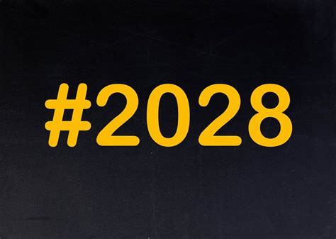 Notebook with 2028 goals on black desk - Creative Commons Bilder