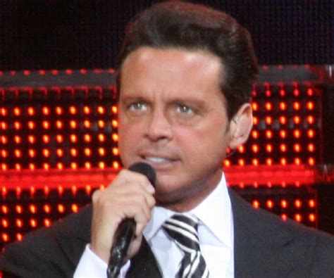 Luis Miguel Biography - Facts, Childhood, Family Life & Achievements