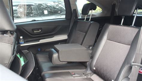 Interior Toyota Avanza Terbaru, Merasakan Kenyamanan Jok Baris Kedua - Carmudi Indonesia