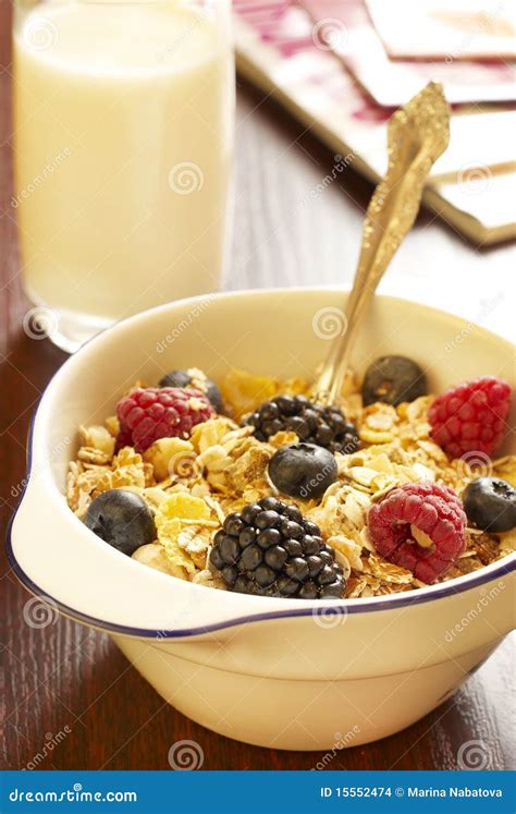 Muesli with Berries and Milk Stock Photo - Image of healthy, beverage ...