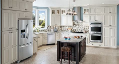 White kitchen! | Outdoor kitchen appliances, Professional kitchen ...