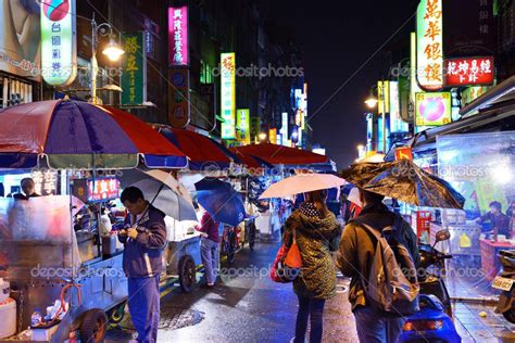 Osaka Nightlife – Stock Editorial Photo © sepavone #28880229