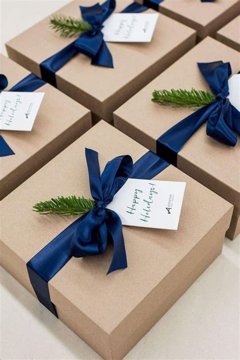 10 Craft Wrapping Paper Ideas For the Holidays - M Loves M | Corporate holiday gifts, Gift box ...