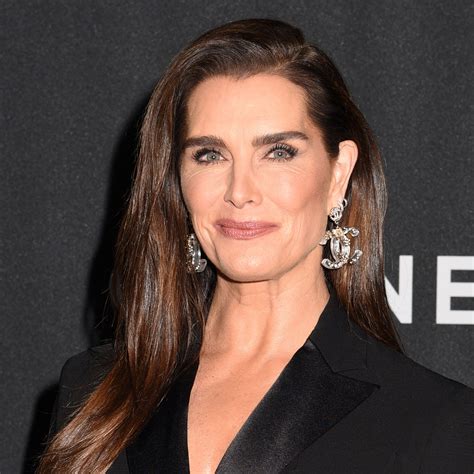 Brooke Shields Glows In A Bright Neon Dress At Nyfw P - vrogue.co