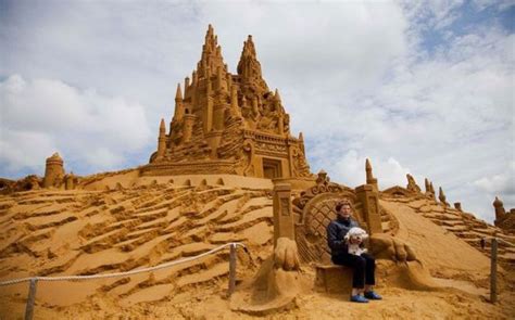 Massive Sand Castle – 1Funny.com