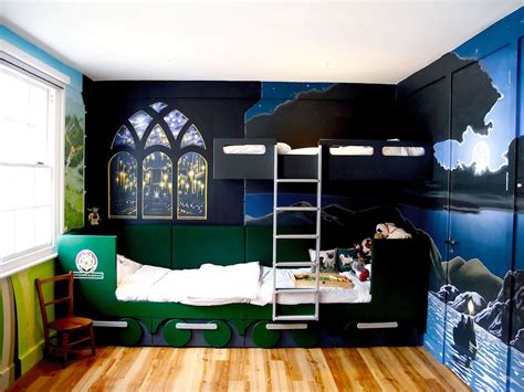 Harry Potter World on Twitter | Harry potter wall, Harry potter wall mural, Harry potter bedroom