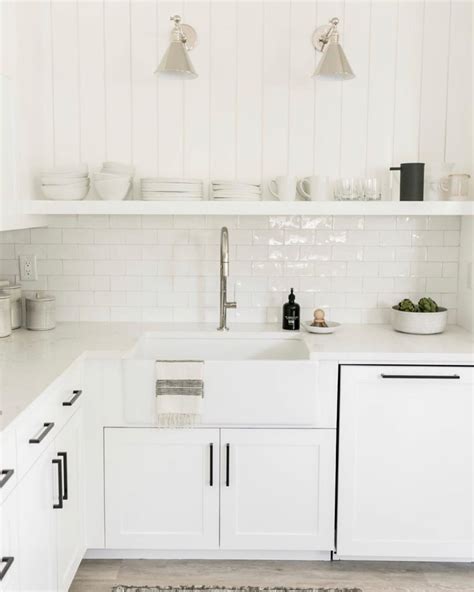 5 tips to follow to successfully decorate your living room ... (Re… | White subway tiles kitchen ...