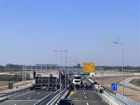 President of Serbia opened up a 24.6km highway today : r/europe