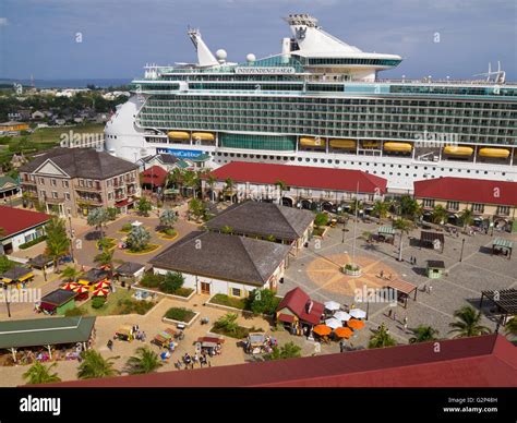 Cruise Port Falmouth Jamaica with cruise ship Stock Photo - Alamy