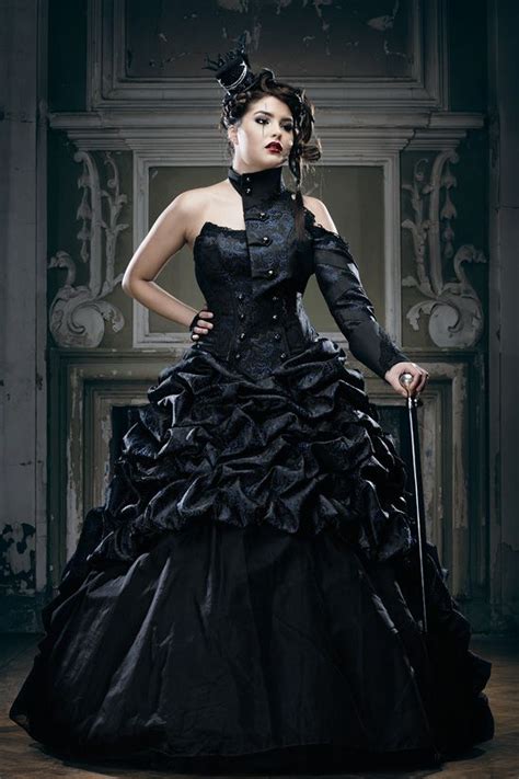 Schwarze Brautkleider, farbige Brautmode und ausgefallene Abendmode | Brautmode, Steampunk ...