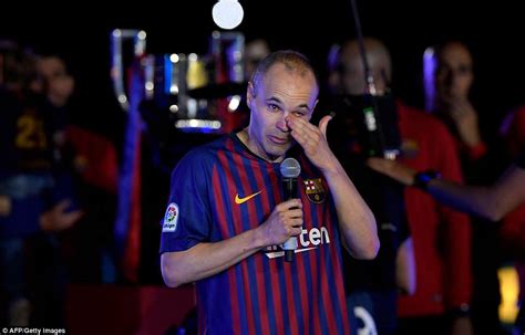 Iniesta takes to Nou Camp pitch alone after emotional Barcelona farewell | Daily Mail Online