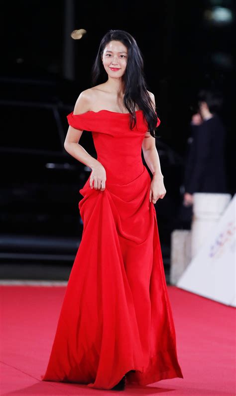 211126 Seolhyun at 42nd Blue Dragon Film Awards Red Carpet | kpopping