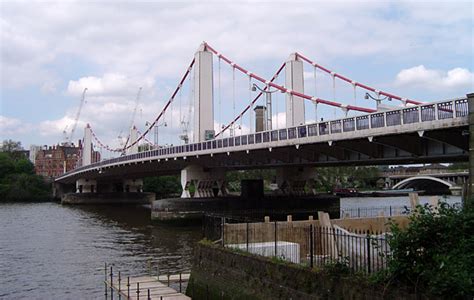 File:Chelsea Bridge, River Thames, London, England.jpg - Wikimedia Commons