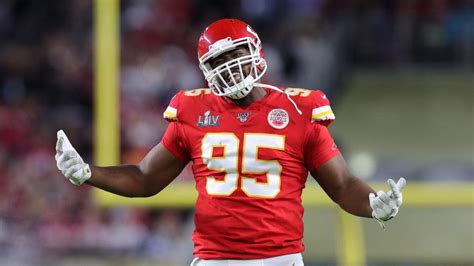 Chris Jones holdout, history of contract disputes as star DT skips start of Chiefs training camp ...