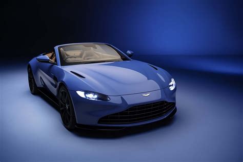 2021 Aston Martin Vantage Roadster races in with fastest convertible roof