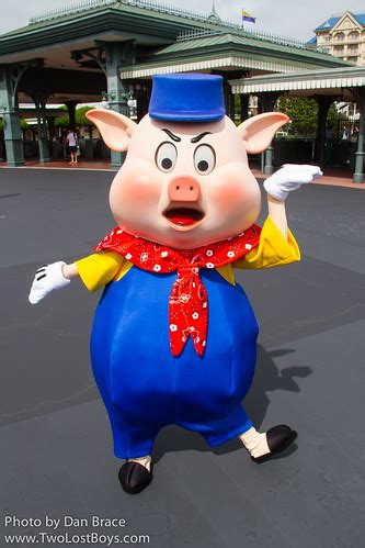 Practical Pig at Disney Character Central