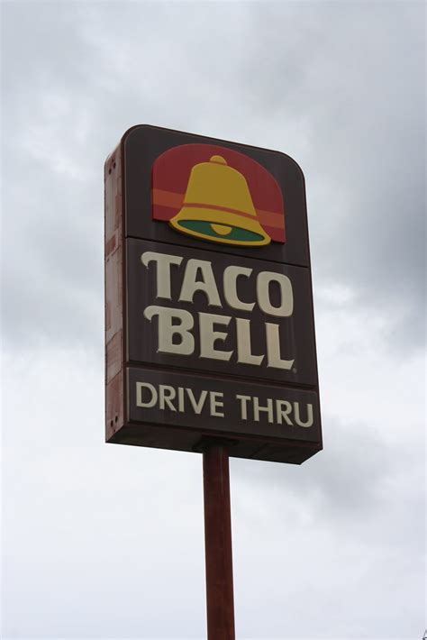 Taco Bell Sign - Decatur, GA | Building was built in 1994. | Flickr