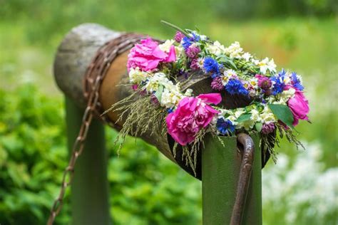 Midsommar Maypole Midsommar maypole hereditary horrific - Hike the Clappers