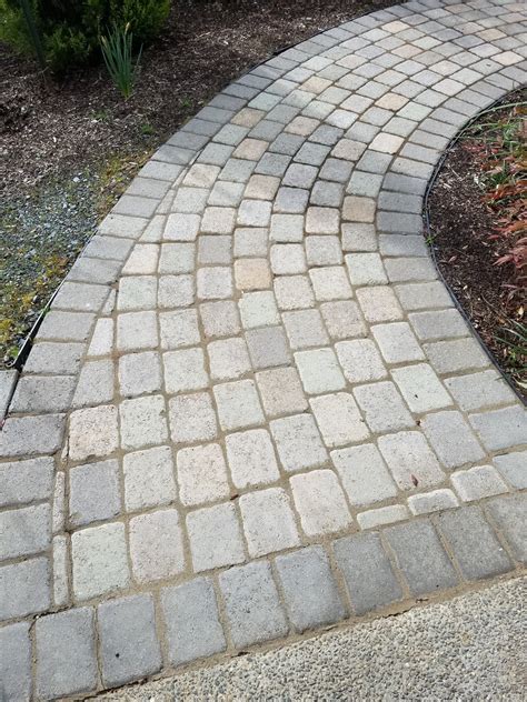 Paver Patterns for Curved Walkways. | Lawn Care Forum