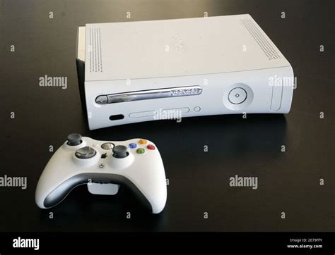 2005 xbox 360 controller hi-res stock photography and images - Alamy