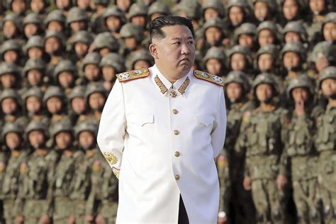 Plier kapok Samuel kim jong un military uniform épée choquant De Dieu