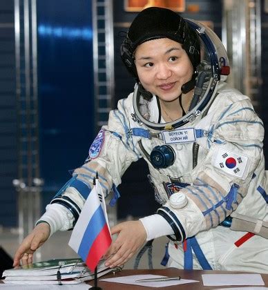 South Korean Astronaut Yi Soyeon Gestures Editorial Stock Photo - Stock Image | Shutterstock