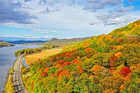 16 Best Drives to See Fall Foliage in New York | PlanetWare