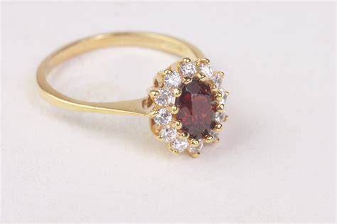 Gemstone engagement rings | Easy Weddings