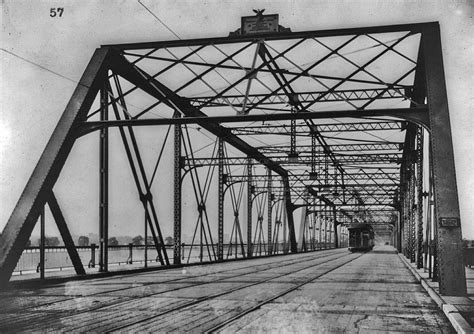 The Long and Colorful History of the 14th Street Bridge(s)