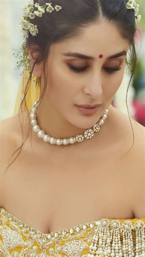 Kareena Kapoor In Bridal Wedding Outfit 4K Ultra HD Mobile Wallpaper | Kareena kapoor wedding ...