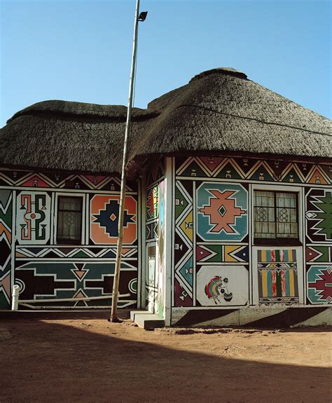 Inside the Beautifully Graphic Painted Ndebele Homes in South Africa | Vernacular architecture ...