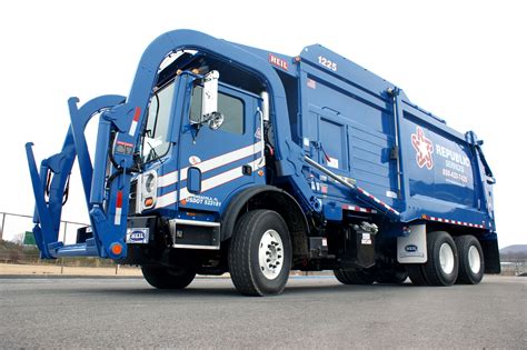 Republic Services Heil Half/Pack front loader | Rubbish truck, Fire trucks, Garbage truck