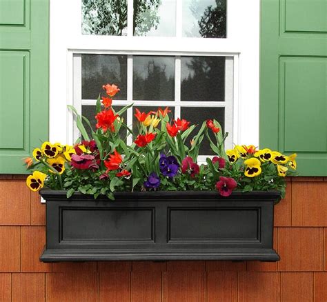 37 Gorgeous Window Flower Boxes (with Pictures)