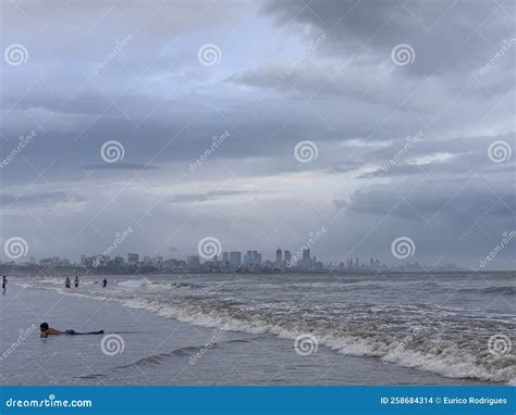 Sunset at Versova Beach and the Arabian Sea, Mumbai Editorial Stock ...