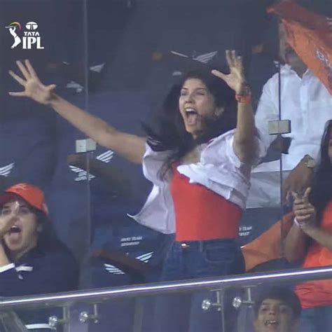 Viral: SRH Owner Kavya Maran's Expressions Steal The Internet