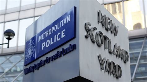 Scotland Yard deploys mobile fingerprint devices | CTV News