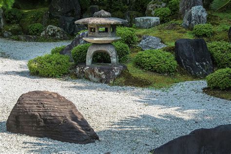 Gap Gardens Rounded Pebble Wall And Planting Textures In The Japanese