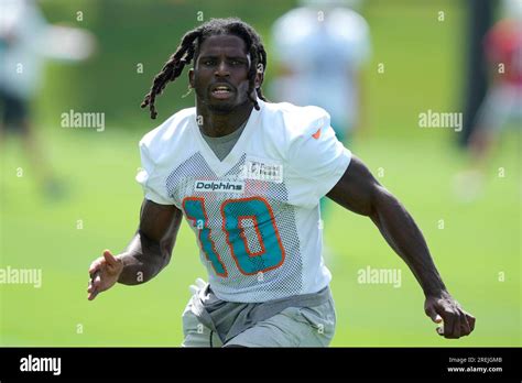 Miami Dolphins wide receiver Tyreek Hill (10) does drills during ...