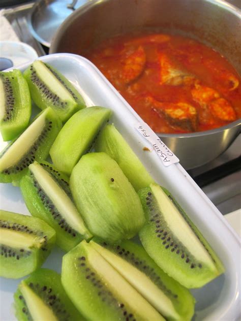 Nasi Lemak Lover: Nyonya-style Asam Fish Curry with Zespri Kiwifruit wedges