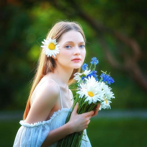 Pin by Hudhud Whit on Flowers | Portrait, Women, Plants