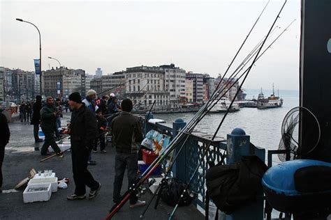 Fishermen on Galata Bridge | Raphaël V. | Flickr