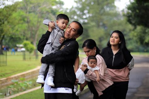 First Family shares light moment with journalists - Politics - The Jakarta Post