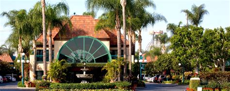 Candy Cane Inn | Good Neighbor Hotels | Disneyland Resort